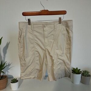 Chicos Beige Utility Shorts Size 12 US Womens Bermuda Capri Casual Khakis